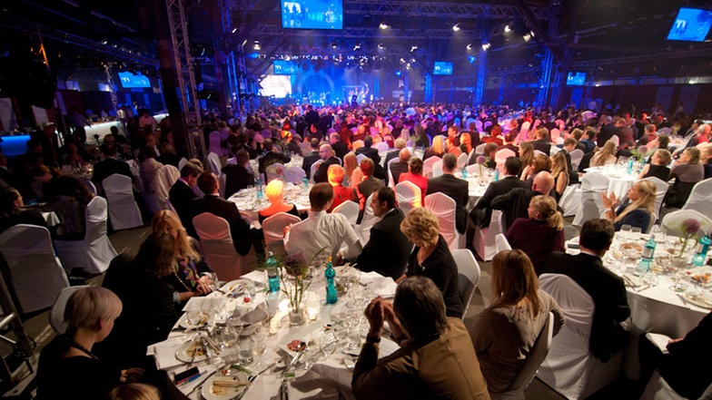 Blick in den Saal bei der Verleihung des Deutschen Radiopreises 2011 in Hamburg. Blick in den Saal bei der Verleihung des Deutschen Radiopreises 2011 in Hamburg. © NDR Foto: Benjamin Hüllenkremer