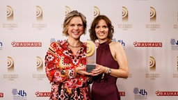 Julia Menger und Kerstin Hermes von radioeins (rbb), Gewinnerinnen in der Kategorie "Best Morgensendung" © Deutscher Radiopreis / Morris Mac Matzen Foto: Morris Mac Matzen